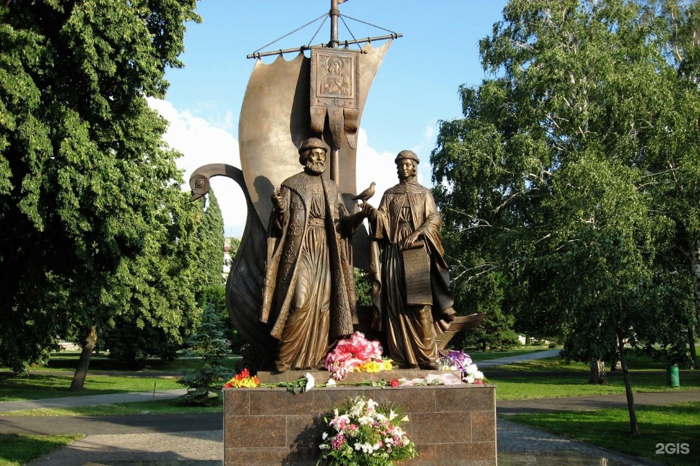 Памятники февронии. Памятник Петру и Февронии в Самаре. Памятник Петру и Февронии Муромским в Самаре. Памятник святым Петру и Февронии в Самаре. Пётр и Феврония Муромские памятник в Самаре.