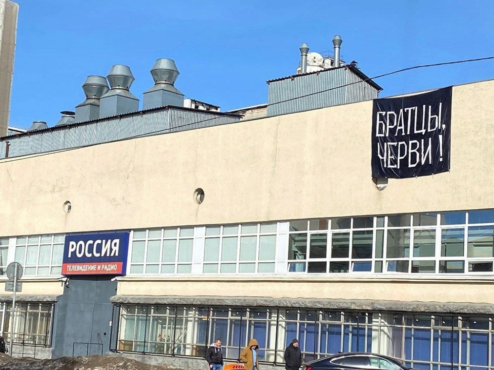 Братцы, черви!